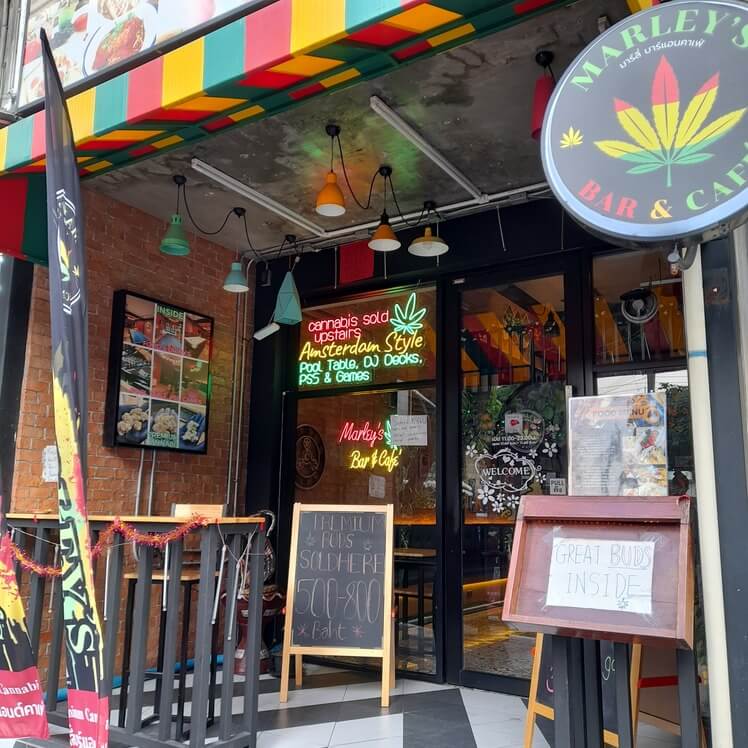 Marley’s bar & café-7